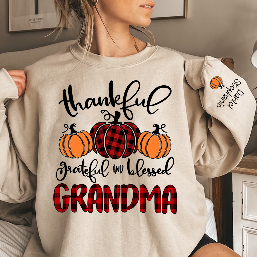 Lofaris Thankful Grateful Blessed Grandma and Kids Custom Name CTH01 Sweatshirt