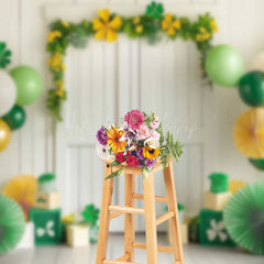 Lofaris Green Balloons Clover White Wood Door Photo Backdrop