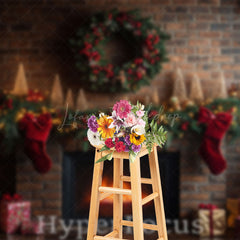 Lofaris Retro Brick Wall Fireplace Wreath Christmas Backdrop