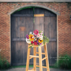 Lofaris Red Brick Wall Retro Wood Gate Photo Booth Backdrop